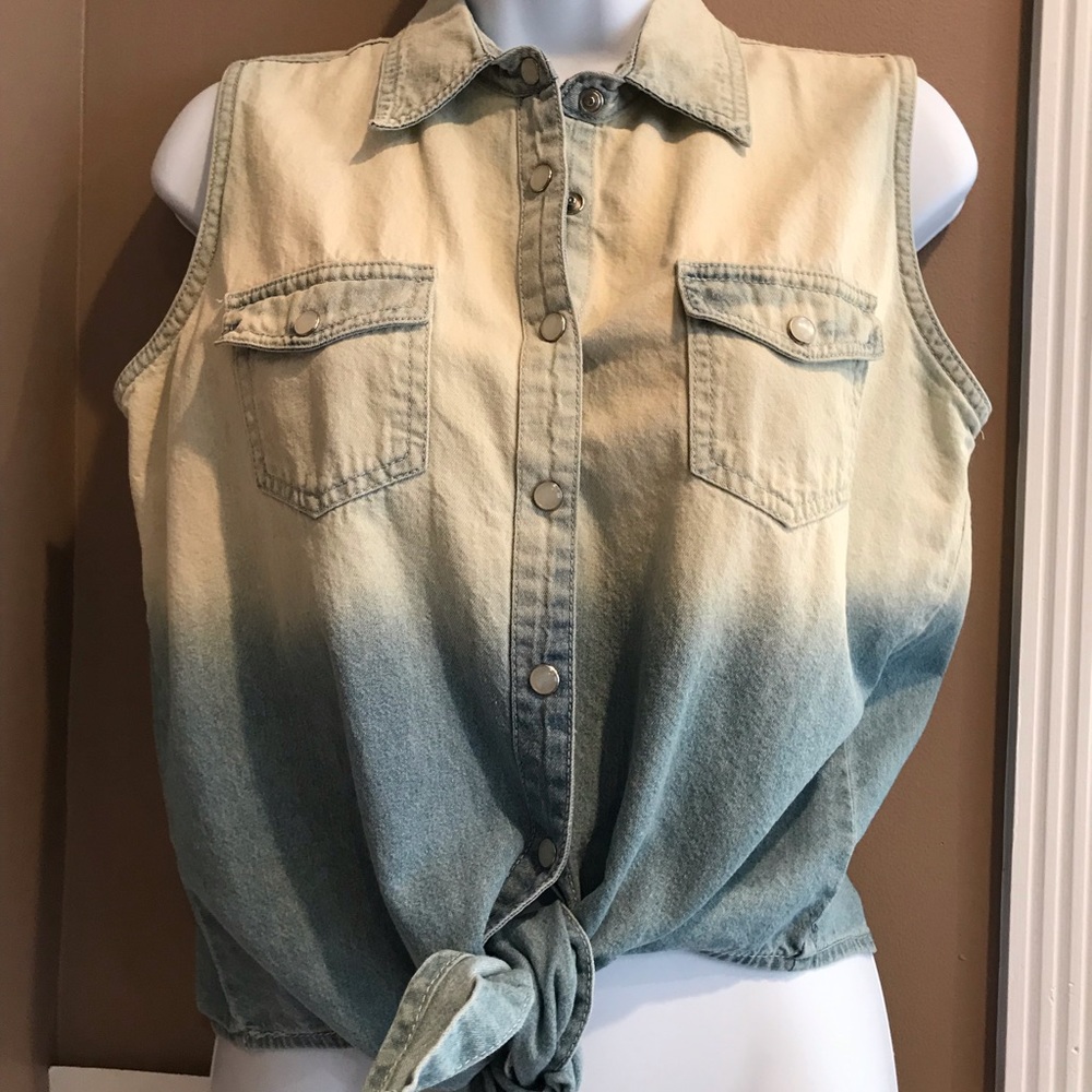 2 sleeveless button down black/blue S and M women
